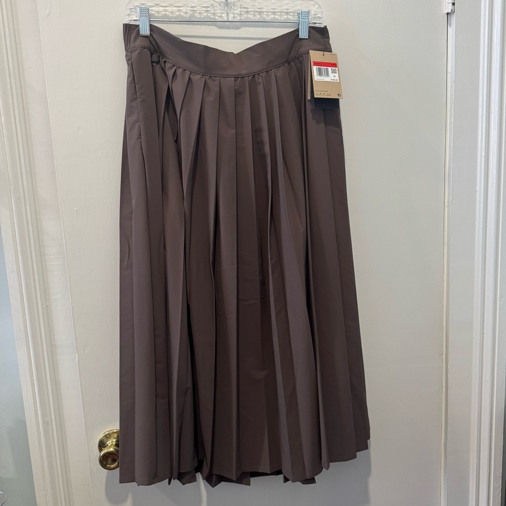 Nike 24.7 Perfect Stretch Pleated Midi Skirt